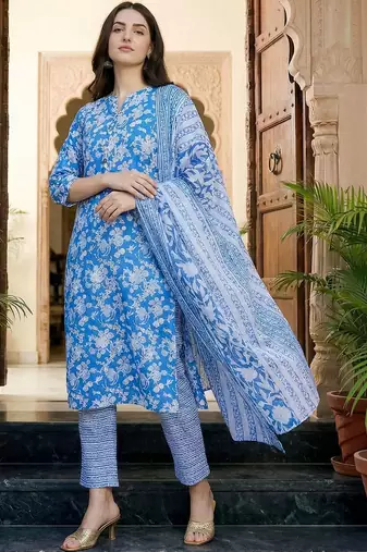 Women Floral Printed Regular  Cotton Kurta with Trousers & With Dupatta