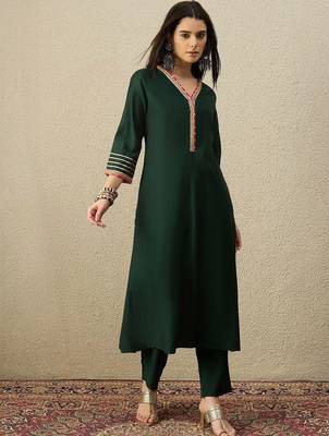 Women Regular Gotta Patti Liva Kurta with Trousers 3