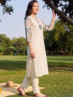 Women Ethnic Motifs Printed Regular Kurta with Trousers 1