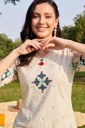 Women Ethnic Motifs Printed Regular Kurta with Trousers