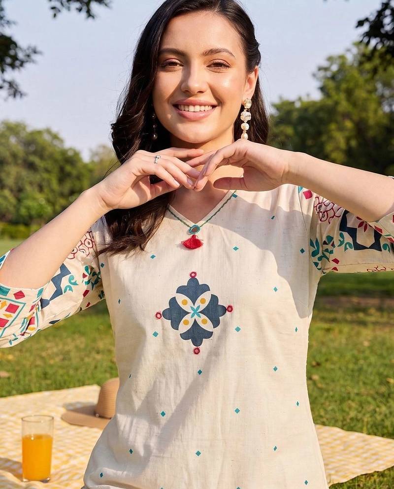 Women Ethnic Motifs Printed Regular Kurta with Trousers