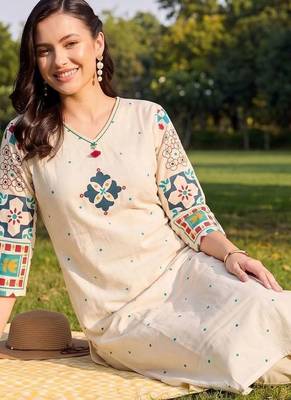 Women Ethnic Motifs Printed Regular Kurta with Trousers 4