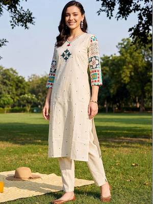 Women Ethnic Motifs Printed Regular Kurta with Trousers 5