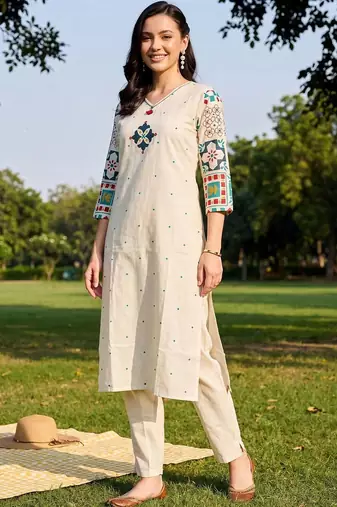 Women Ethnic Motifs Printed Regular Kurta with Trousers