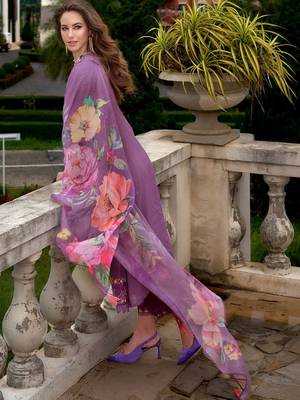 Women Floral Embroidered Regular Thread Work Kurta with Trousers & With Dupatta 6