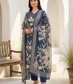 Women Floral Printed Regular Beads and Stones Kurta with Trousers & With Dupatta