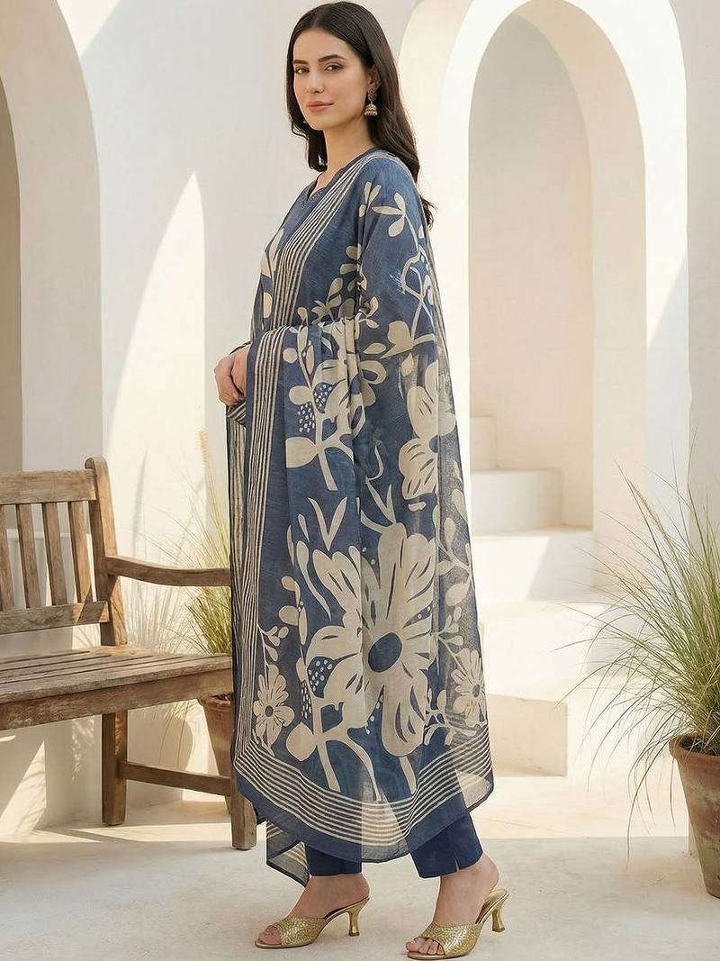 Women Floral Printed Regular Beads and Stones Kurta with Trousers & With Dupatta