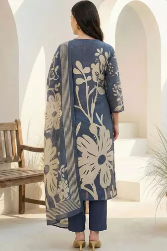 Women Floral Printed Regular Beads and Stones Kurta with Trousers & With Dupatta
