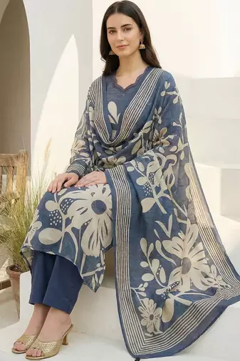 Women Floral Printed Regular Beads and Stones Kurta with Trousers & With Dupatta