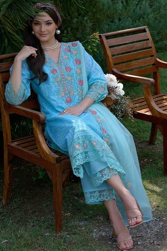 Women Floral Embroidered Regular Thread Work  Cotton Kurta with Trousers & With Dupatta