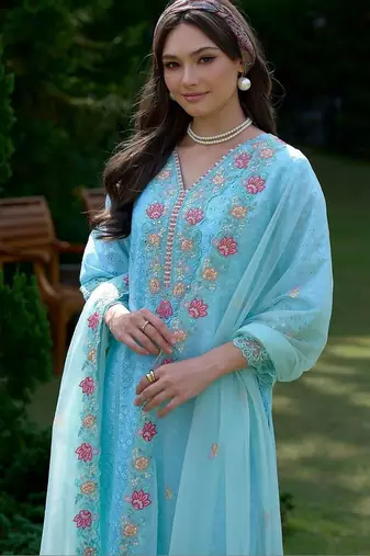 Women Floral Embroidered Regular Thread Work Pure Cotton Kurta with Trousers & With Dupatta