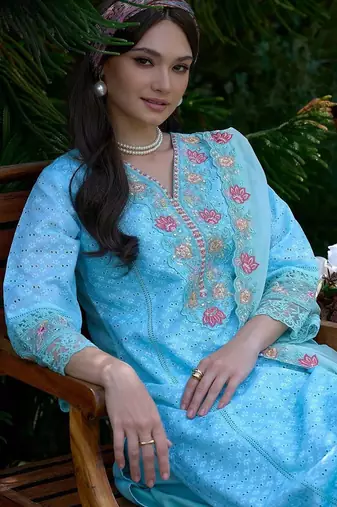 Women Floral Embroidered Regular Thread Work Pure Cotton Kurta with Trousers & With Dupatta