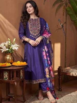 Women Floral Embroidered Regular Thread Work Kurta with Trousers & With Dupatta 1