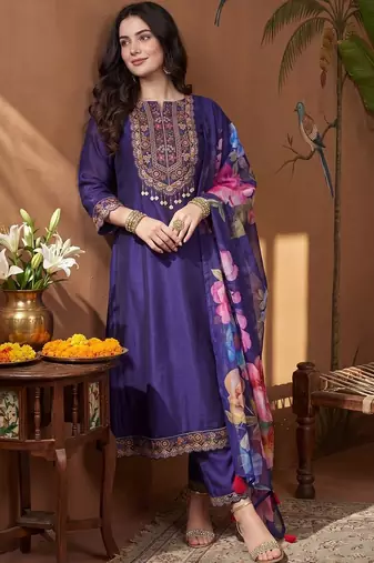 Women Floral Embroidered Regular Thread Work Kurta with Trousers & With Dupatta