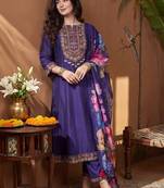 Women Floral Embroidered Regular Thread Work Kurta with Trousers & With Dupatta