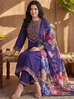Women Floral Embroidered Regular Thread Work Kurta with Trousers & With Dupatta 4
