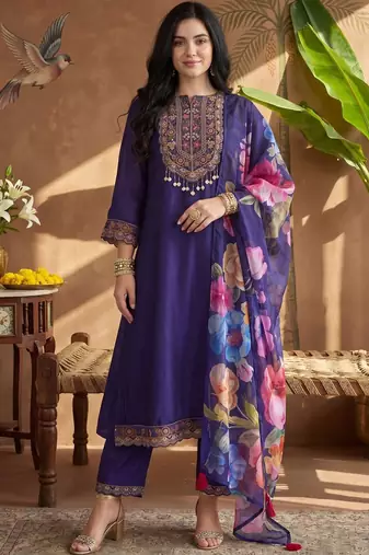 Women Floral Embroidered Regular Thread Work Kurta with Trousers & With Dupatta