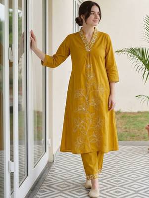 Women Floral Embroidered Regular Thread Work Pure Cotton Kurta with Trousers & With Dupatta 3