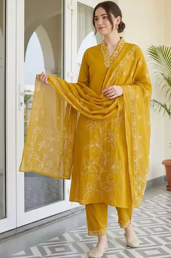 Women Floral Embroidered Regular Thread Work Pure Cotton Kurta with Trousers & With Dupatta