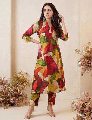 Women Printed Pleated Pure Cotton Kurta with Trousers 1