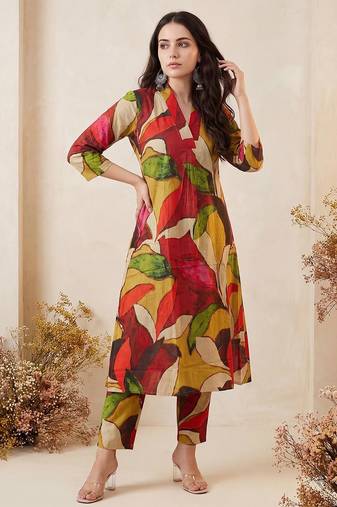 Women Printed Pleated  Cotton Kurta with Trousers