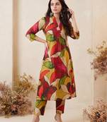 Women Printed Pleated Pure Cotton Kurta with Trousers