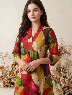 Women Printed Pleated Pure Cotton Kurta with Trousers 3