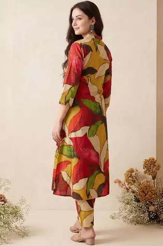 Women Printed Pleated Pure Cotton Kurta with Trousers