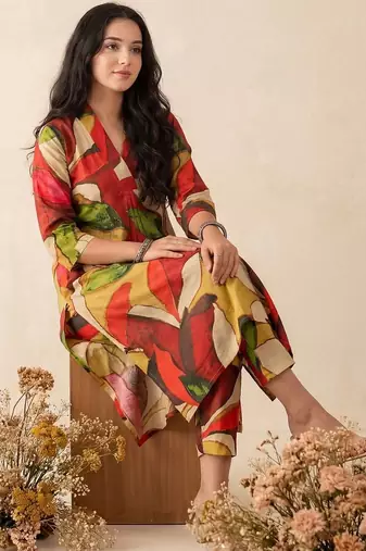 Women Printed Pleated Pure Cotton Kurta with Trousers