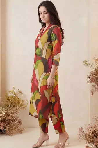 Women Printed Pleated Pure Cotton Kurta with Trousers