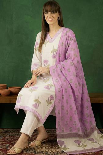 Women Floral Printed Regular Thread Work  Cotton Kurta with Trousers & With Dupatta
