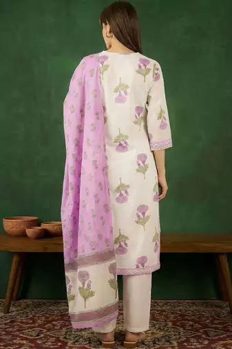 Women Floral Printed Regular Thread Work Pure Cotton Kurta with Trousers & With Dupatta