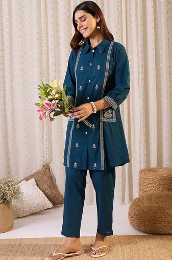 Floral Embroidered Shirt Collar Thread Work Pure Cotton Kurta & Trousers