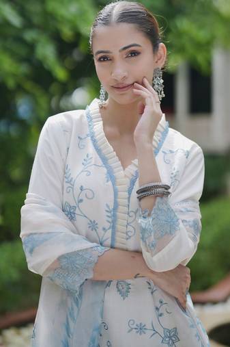 Floral Embroidered Thread Work Kurta With Trousers & Dupatta
