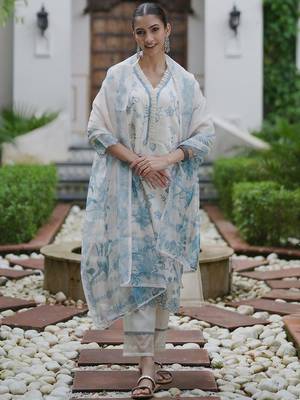 Floral Embroidered Thread Work Kurta With Trousers & Dupatta 2