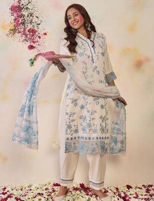 Floral Embroidered Thread Work Kurta With Trousers & Dupatta 6