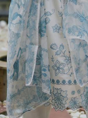 Floral Embroidered Thread Work Kurta With Trousers & Dupatta 7