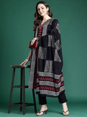 Printed Regular Thread Work Pure Cotton Kurta with Trousers & With Dupatta 1