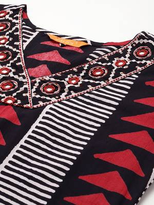 Printed Regular Thread Work Pure Cotton Kurta with Trousers & With Dupatta 2