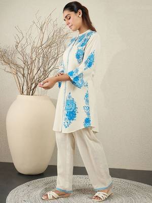Women Floral Printed Cotton Kurta with Trousers 3