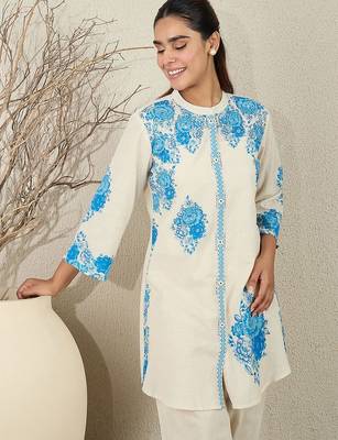 Women Floral Printed Cotton Kurta with Trousers 5