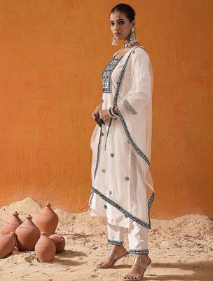 White Floral Embroidered Straight Kurta with Trousers & Dupatta 3
