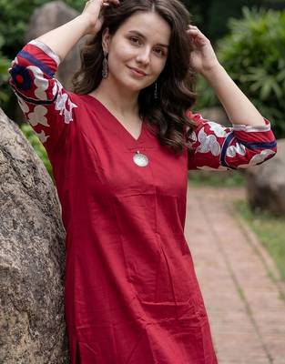 Women Embroidered Pleated Thread Work Pure Cotton Kurta with Trousers 2