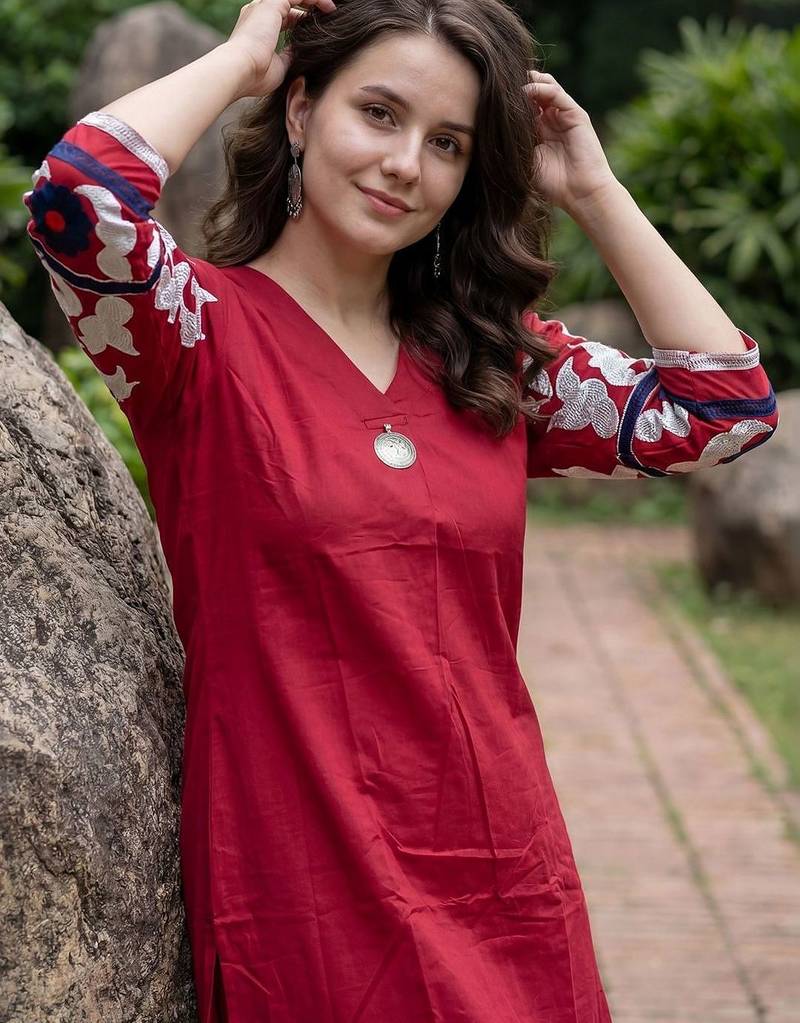 Women Embroidered Pleated Thread Work Pure Cotton Kurta with Trousers