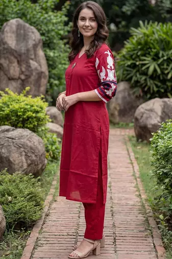 Women Embroidered Pleated Thread Work Pure Cotton Kurta with Trousers