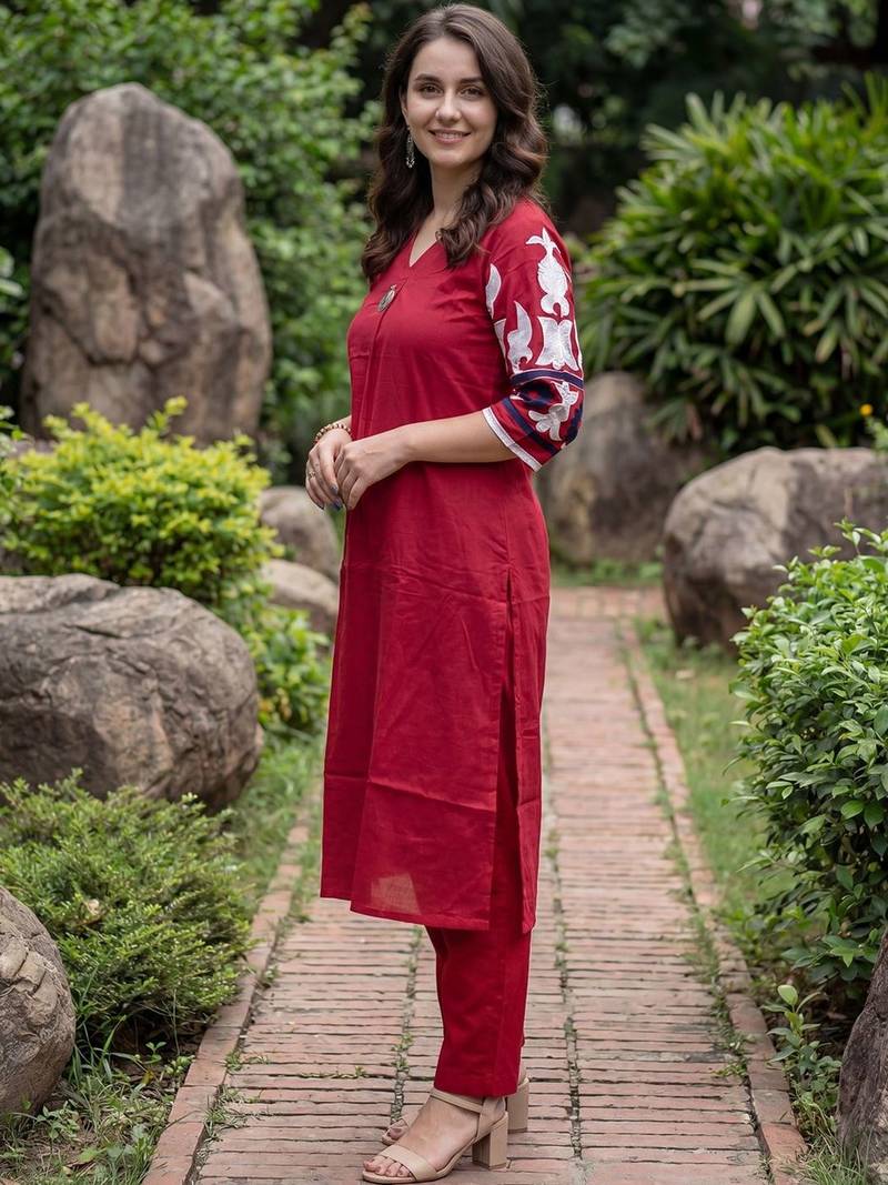 Women Embroidered Pleated Thread Work Pure Cotton Kurta with Trousers
