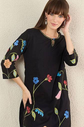 Women Floral Printed Cotton Kurta with Trousers