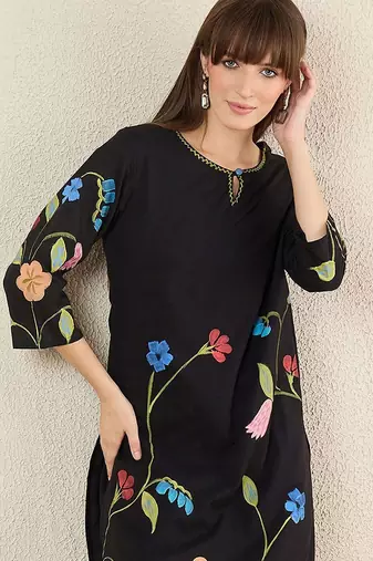 Women Floral Printed Cotton Kurta with Trousers