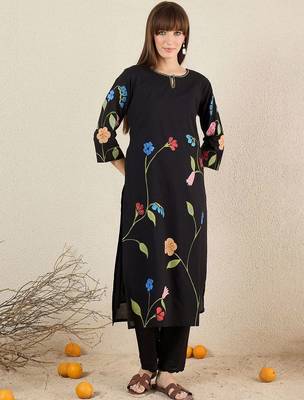 Women Floral Printed Cotton Kurta with Trousers 2