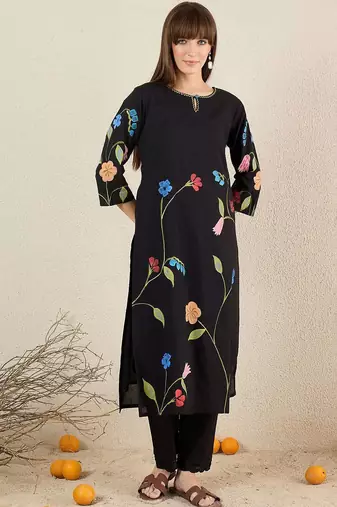 Women Floral Printed Cotton Kurta with Trousers